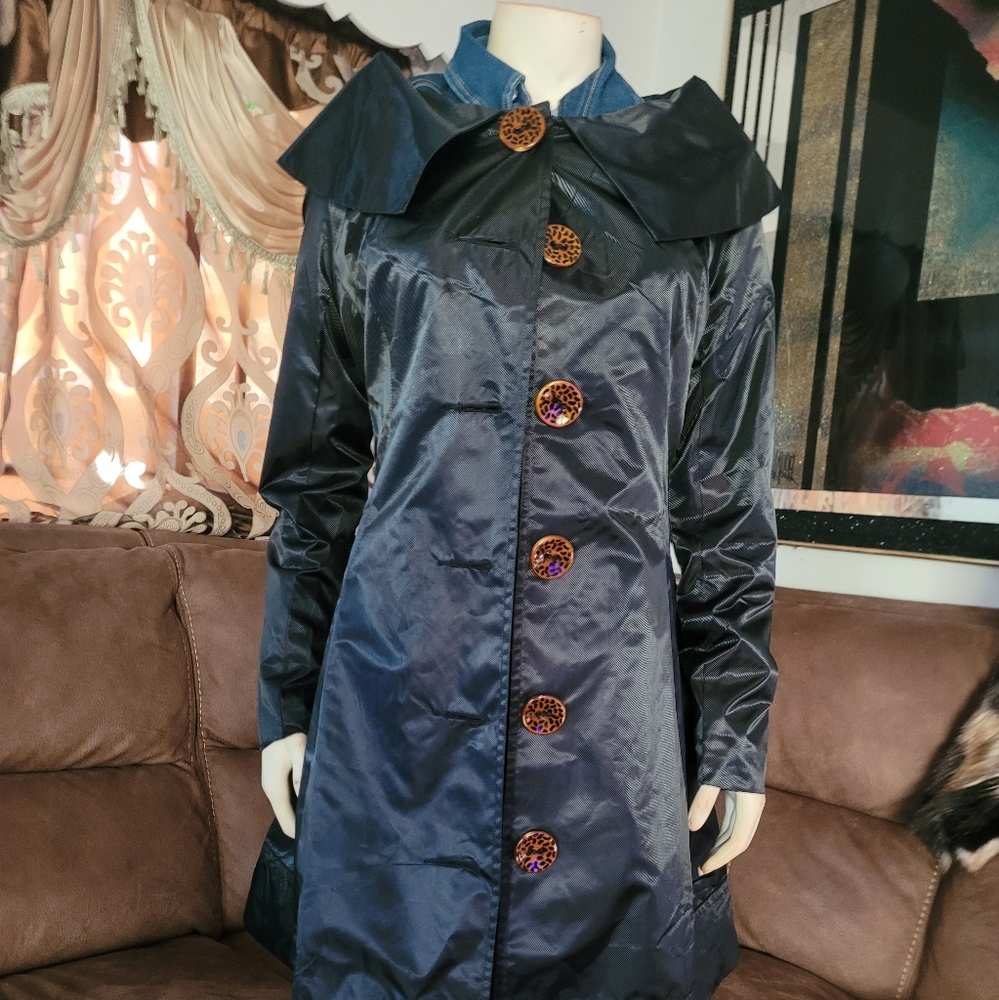 Love stitch coat with buttons and pockets